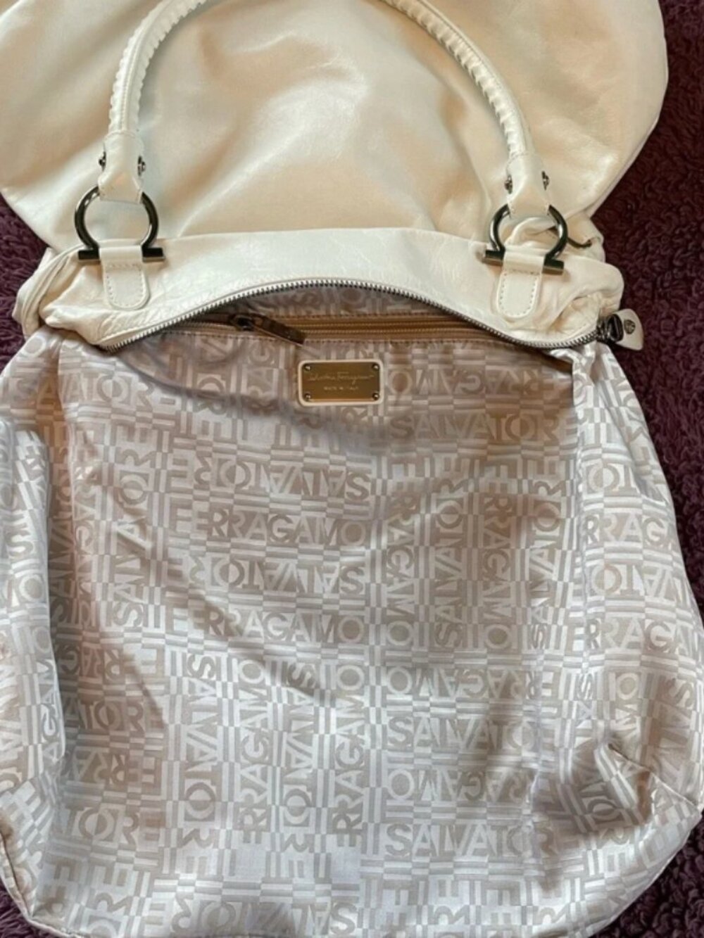 Salvatore Ferragamo Italian white leather shoulder bag - Picture 5 of 7